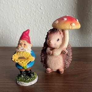 Decorative Hedgehog with Mushroom and Garden Gnome Figurine Set